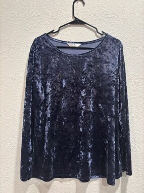 Crushed Velvet Long-Sleeve Scoop Neck Top - Deep Navy